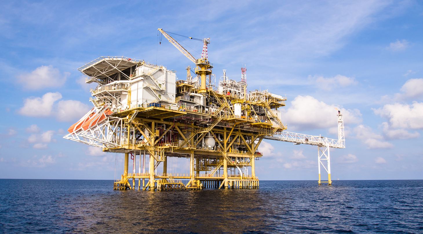 Olieplatform på havet