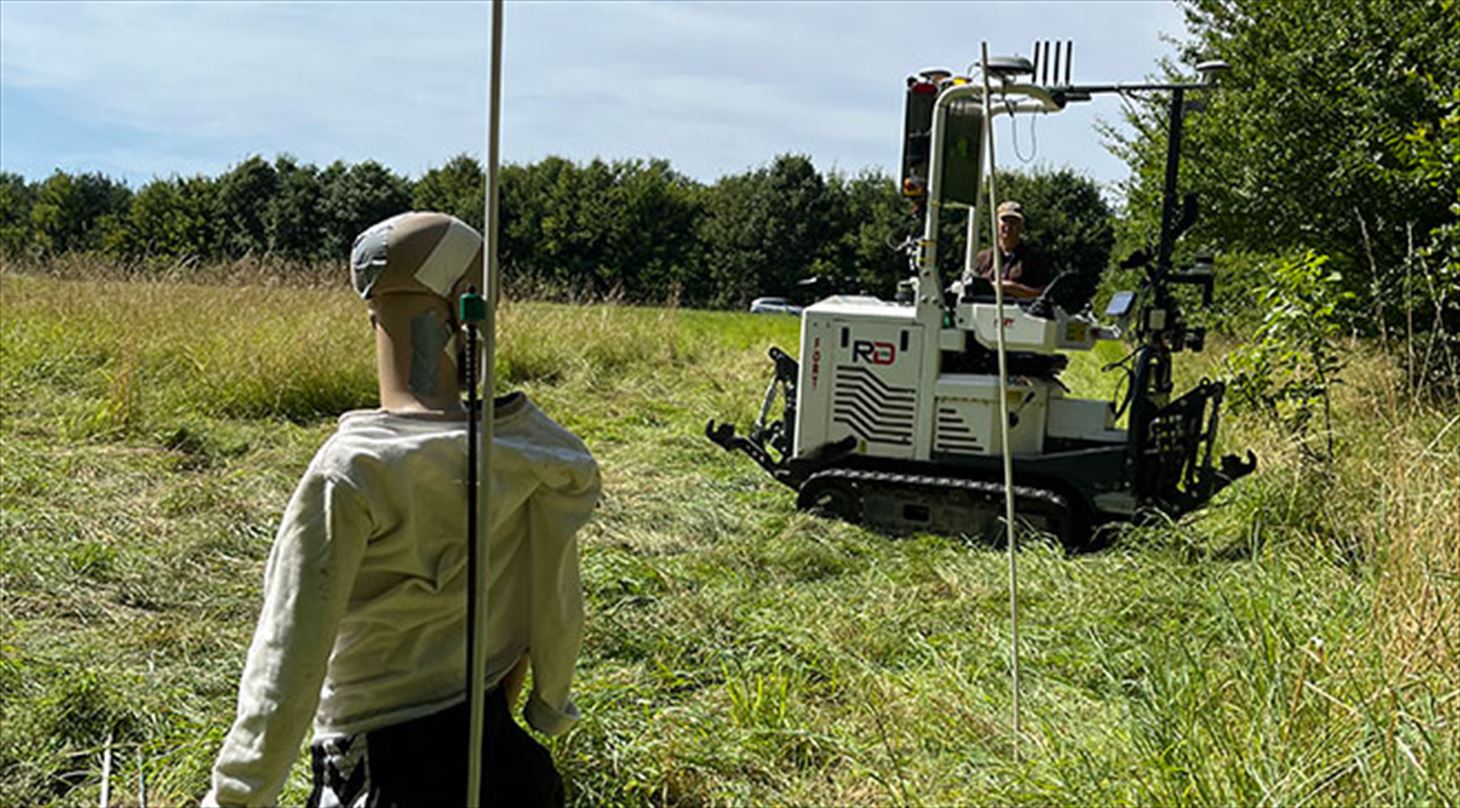 I EU-samarbejdet AgrifoodTEF tester vi AI- og robotteknologi. Målet er at accelerere udviklingen af ​​pålidelig og sikker AI- og robotteknologi i Europa.